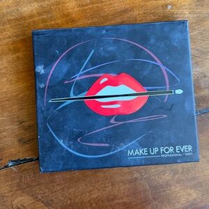 MAKE UP FOR EVER Artist Shadow Palette 9